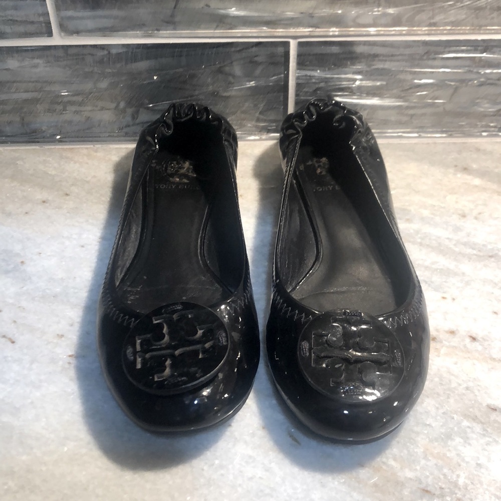 Tory Burch All Black Patent Flats. Black Patent Medallion. Minnie Flat Size 7